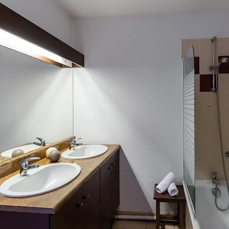 Spacious Dordogne Maisonette For 8 Ferienhaus