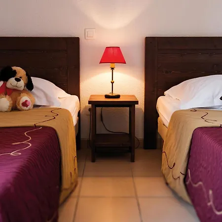 Spacious Dordogne Maisonette For 8 *
