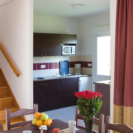 Spacious Dordogne Maisonette For 8 *